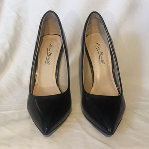 Timeless, classic, black pumps